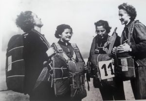 Wanda Brzyska (druga z prawej) – ostatnie wskazówki przed zawodami