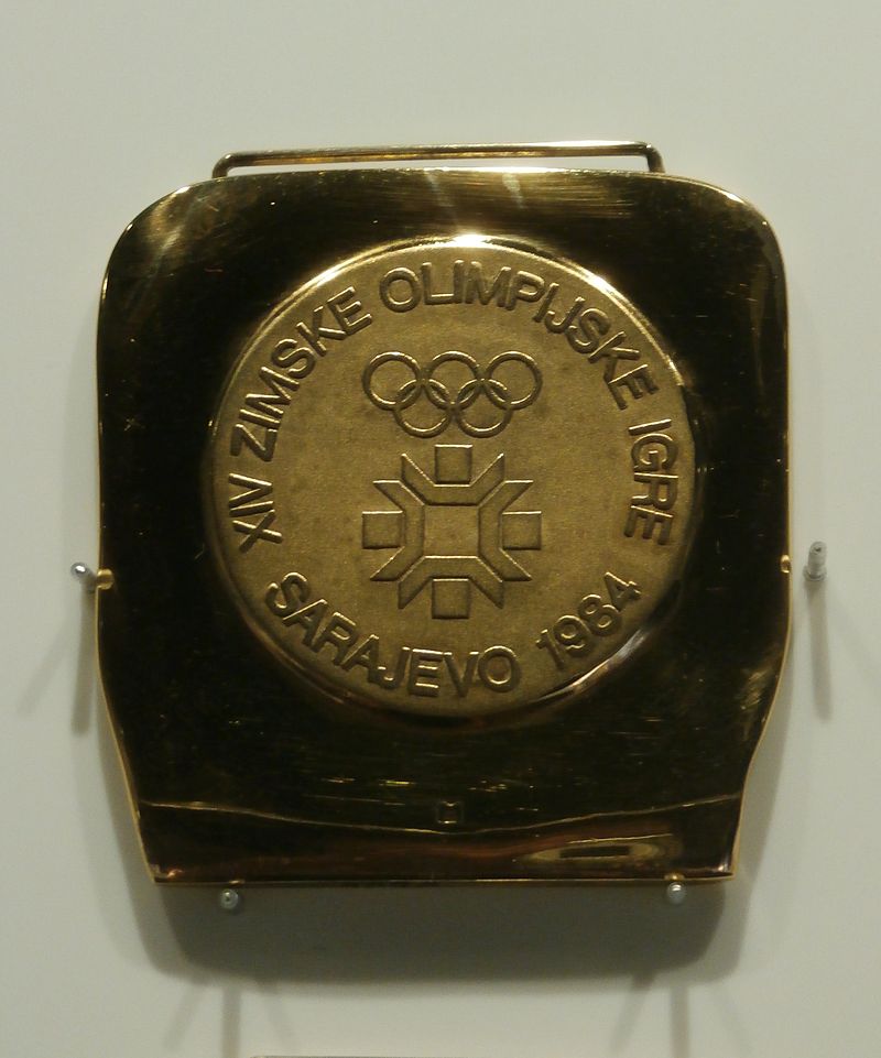 Złoty medal Zimowych Igrzysk Olimpijskich 1984. Źródło: Christophe95/CC BY-SA 4.0