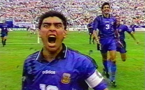 Diego Maradona i narkotyki - szaleńczy wzrok Argentyńczyka po zdobyciu bramki z Grecją w MŚ 1994 - Domena publiczna