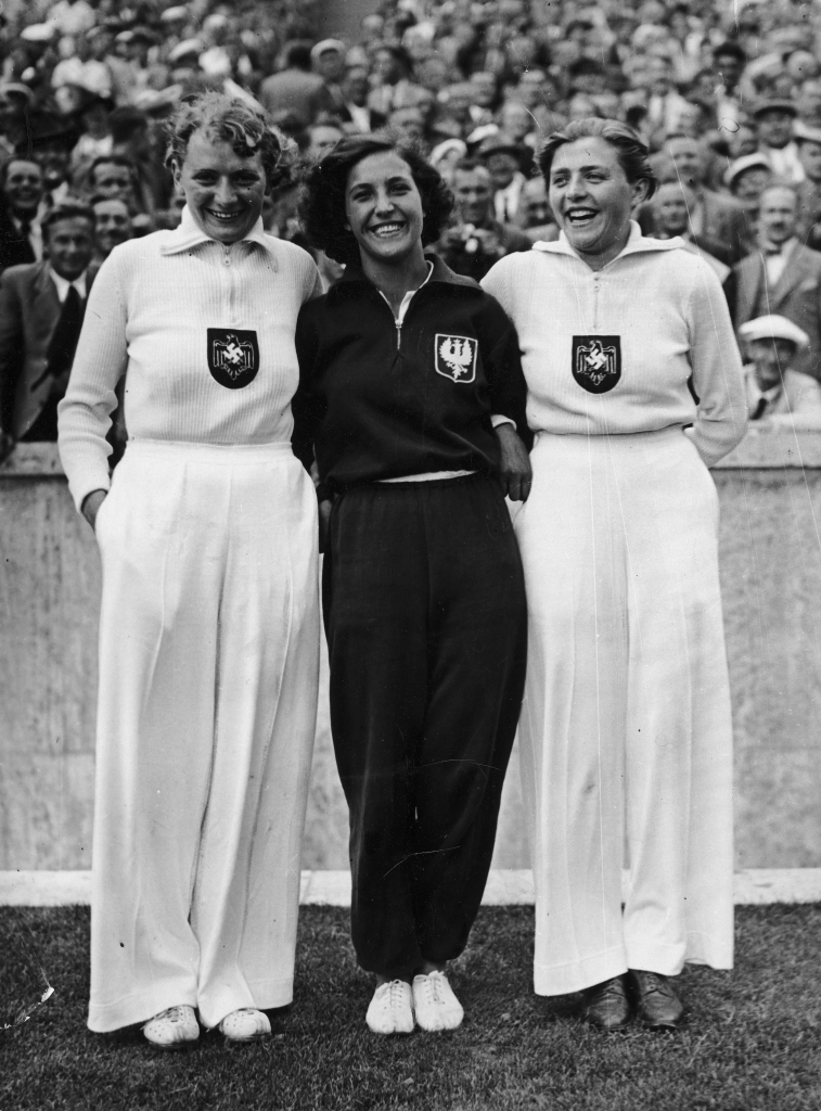 Medalistki olimpijskie z 1936 r. w rzucie oszczepem (od lewej): Tilly Fleischer (złoto), Maria Kwaśniewska (brąż), Luise Krüger (srebro)