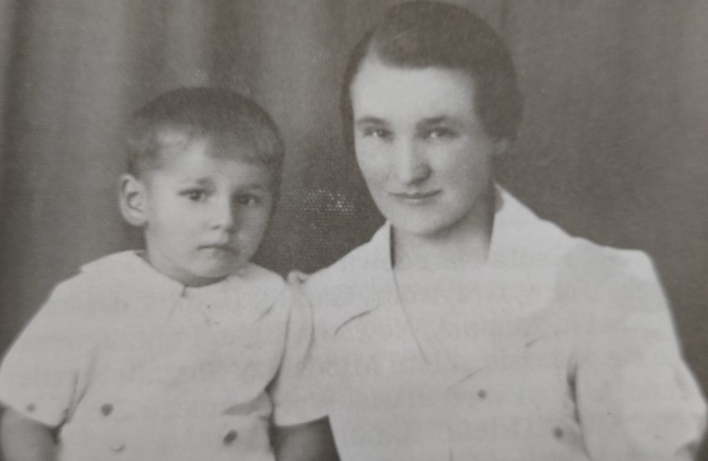 Mieczysław Jurecki z mamą, rok 1939 fot. archiwum prywatne Mieczysława Jureckiego