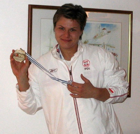 Kamila Skolimowska ze złotym medalem Letniej Uniwersjady w Izmirze (2005) fot. Zureks/CC BY 3.0