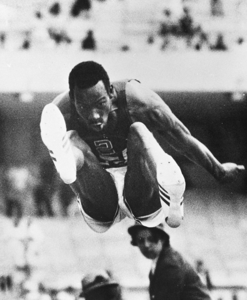 Bob Beamon skacze w Meksyku, rok 1968 fot. domena publiczna