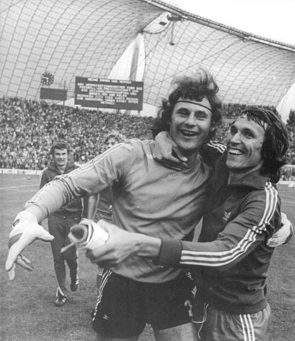Jan Tomaszewski (z lewej) był bohaterem na Wembley 1973 fot. Bundesarchiv, Bild 183-N0716-0310 / Mittelstädt, Rainer / CC-BY-SA 3.0