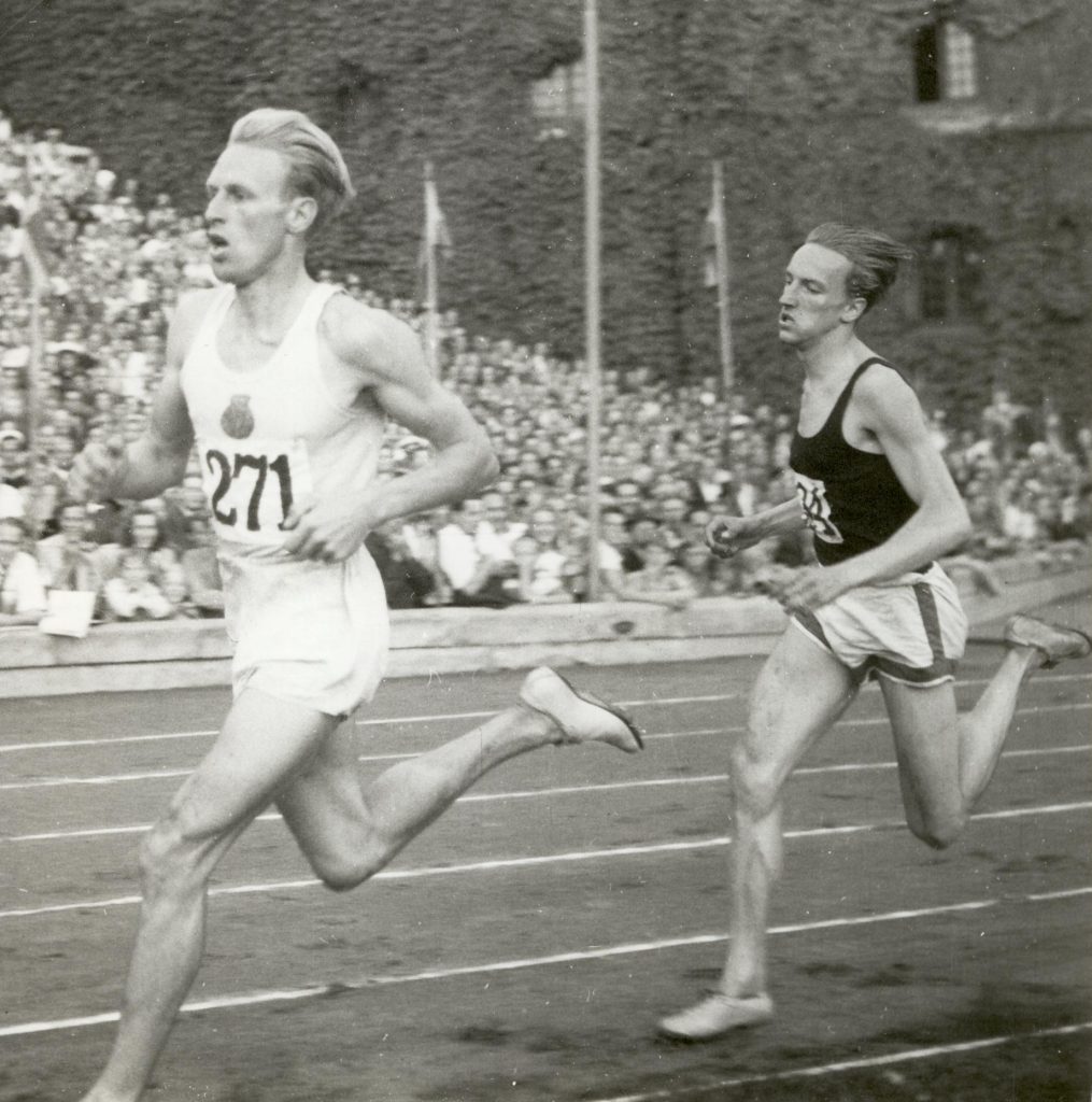 Henry Eriksson (z lewej) i Lennart Strand w trakcie mistrzostw Szwecji w 1947 fot. domena publiczna