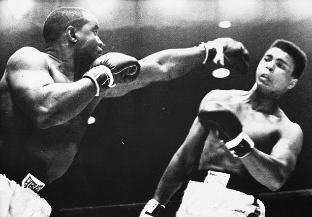 Sonny Liston i Cassius Clay w 1964 roku fot. domena publiczna