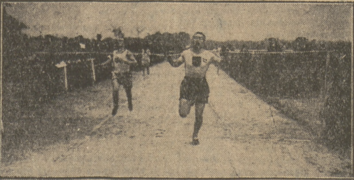 Władysław Ponurski na finiszu fot. Przegląd Sportowy nr 108/1936