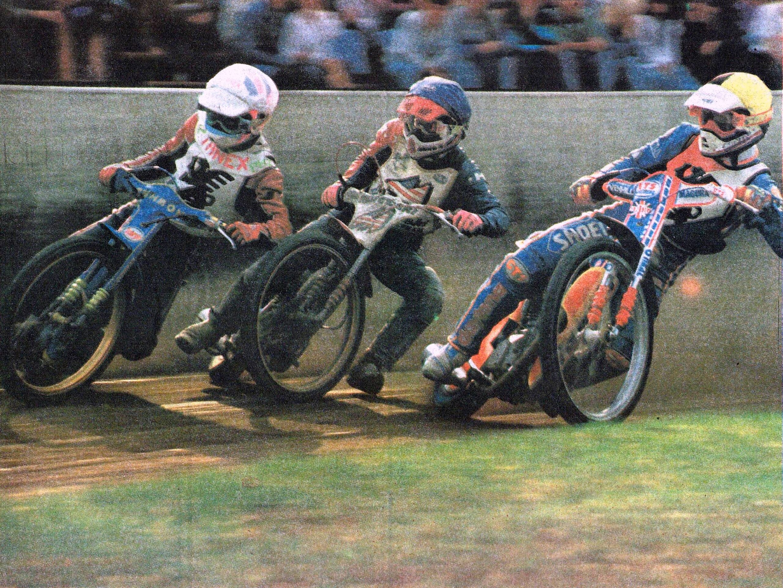 Andrzej Zarzecki (w niebieskim kasku)