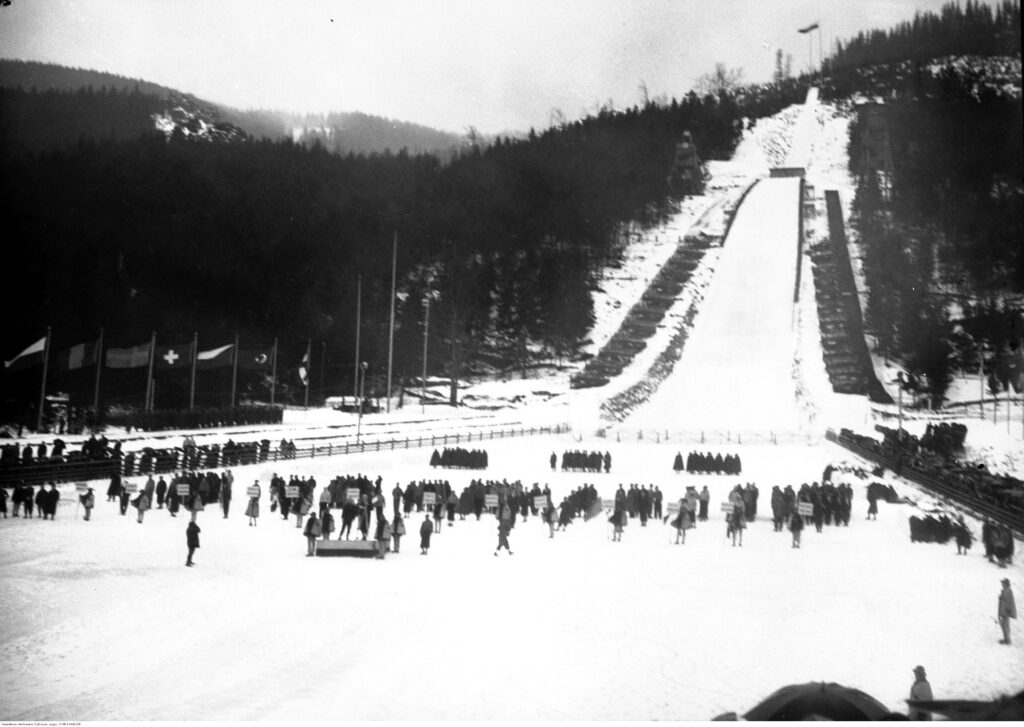 Otwarcie Mistrzostw – reprezentacje zagraniczne u stóp Wielkiej Krokwi fot. domena publiczna