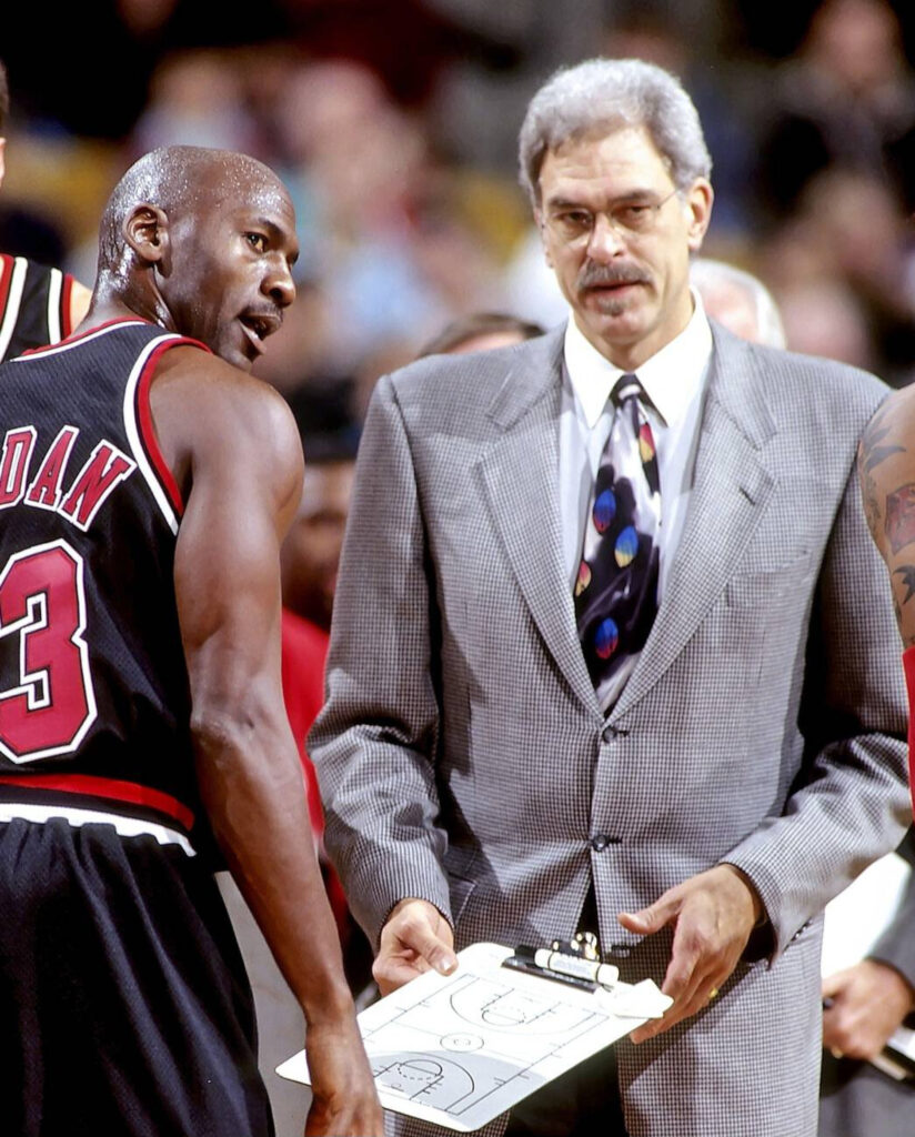 Michael Jordan i Phil Jackson w 1997 roku fot. Steve Lipofsky/CC BY-SA 4.0